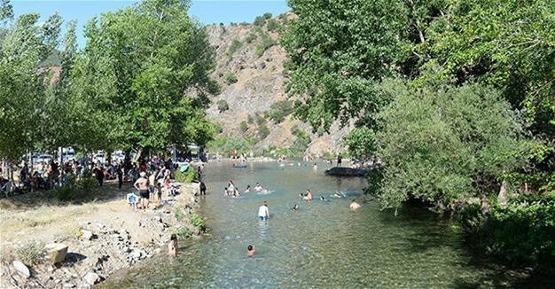 Locals flock to Munzur, Pülümür rivers in eastern Turkey amid scorching ...