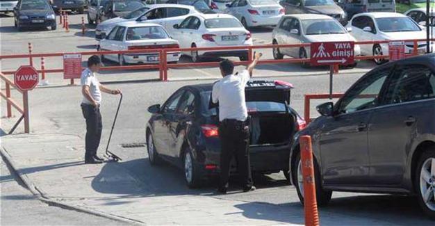 Police alarmed after suspicious vehicle in courthouse in Istanbul