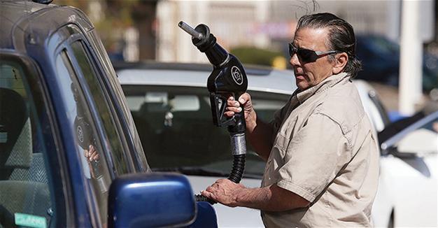 US inflation flat in June while retail sales sink