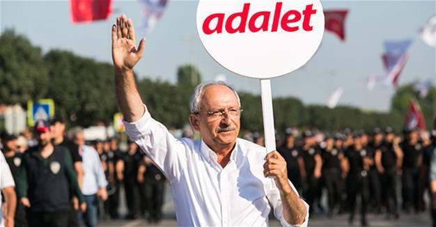 Ruling AKP issues surveys on April 16 referendum results, ‘justice march’ support