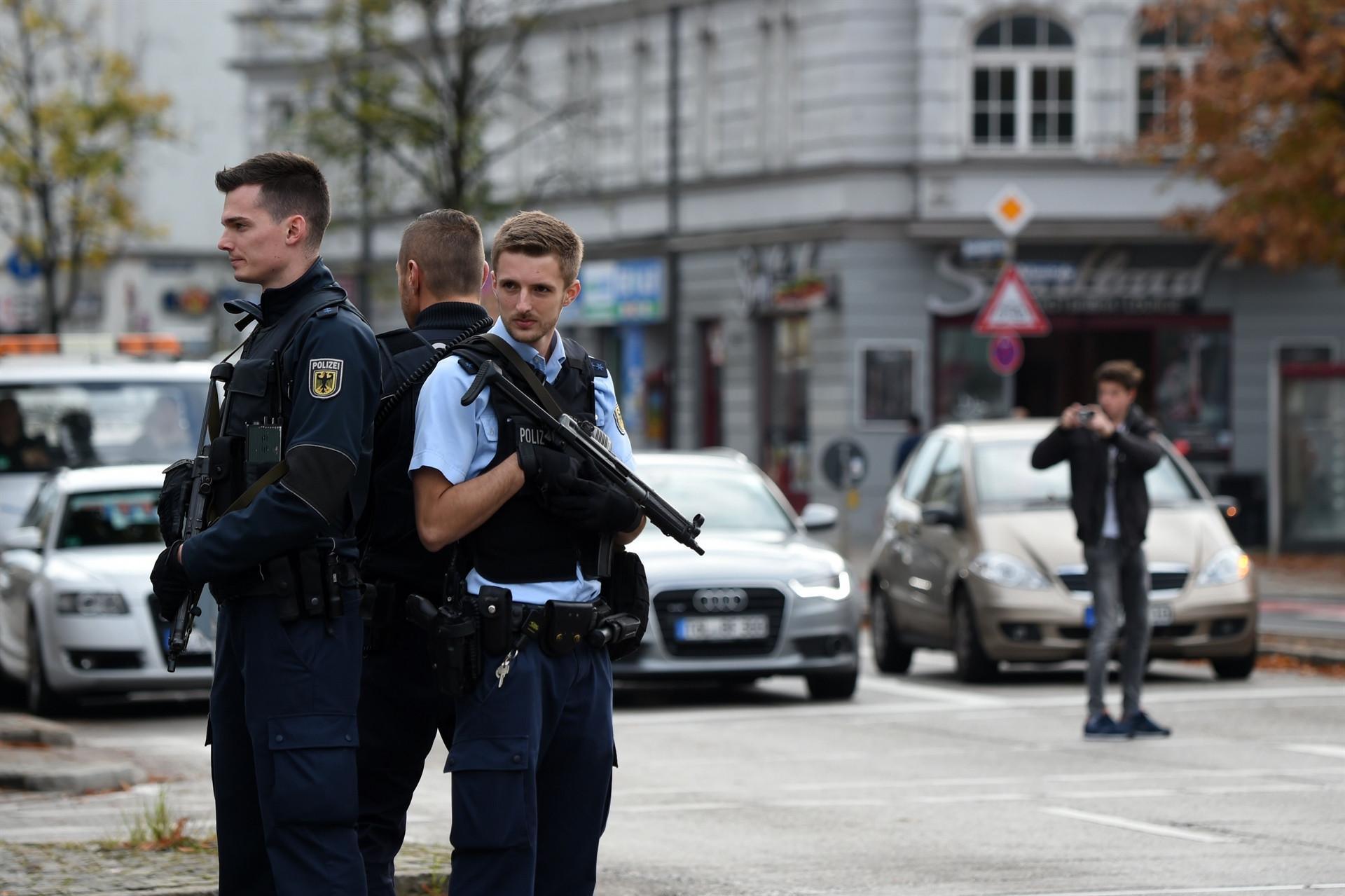 Suspect arrested after 8 hurt in Munich knife rampage
