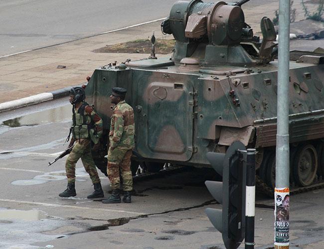 Zimbabwe’s Army Seizes Power, Targets ‘criminals’ Around Mugabe - World ...