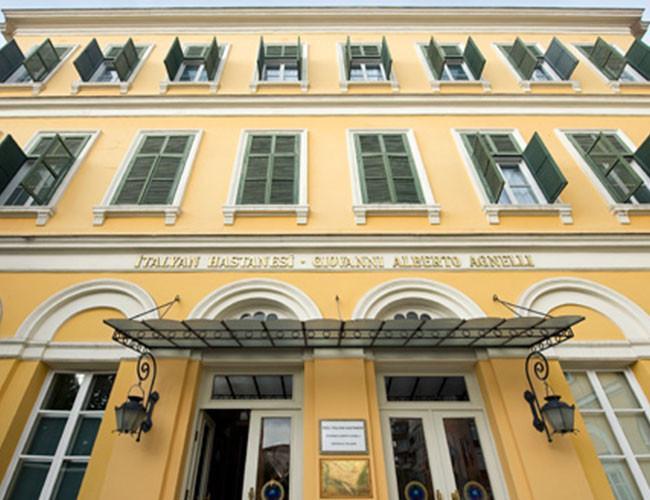 Fire breaks out in Istanbul’s former Italian Hospital in Beyoğlu