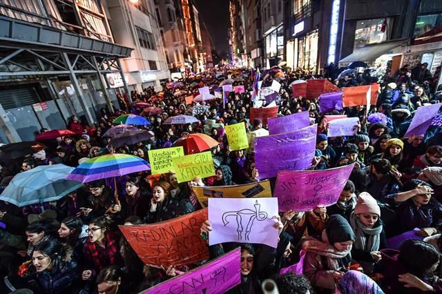 Turkish women flock to Istanbul’s center to demand greater rights, denounce violence