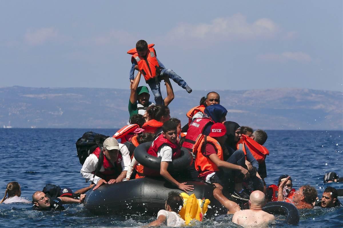 At least 14 migrants killed as boat capsizes off Greece