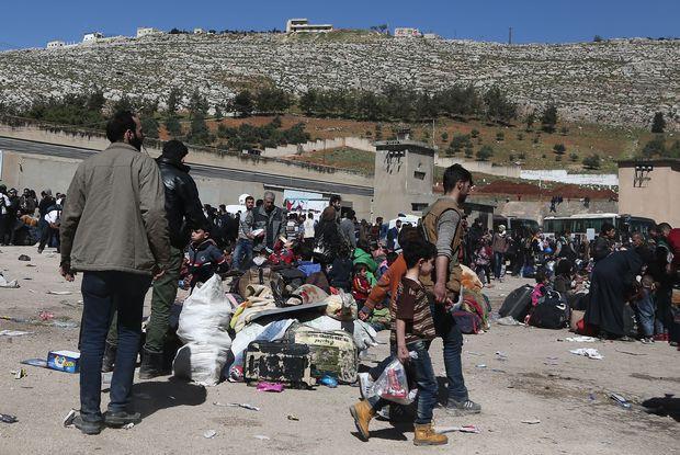 Thousands more leave enclave in Syria’s Ghouta as Assad takes back control