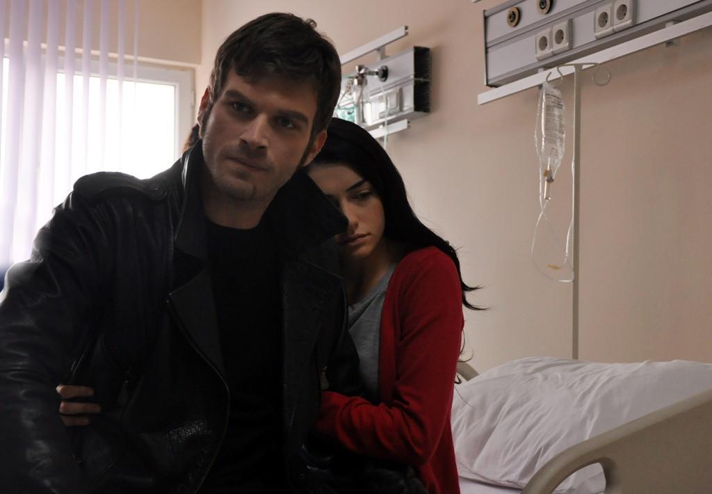 Гуней кузей на русском. Гуней кузей на русском. Кыванч татлытуг фото 2013. Kuzey tekinoğlu wallpaper. Кыванч татлытуг и ойкю караель.