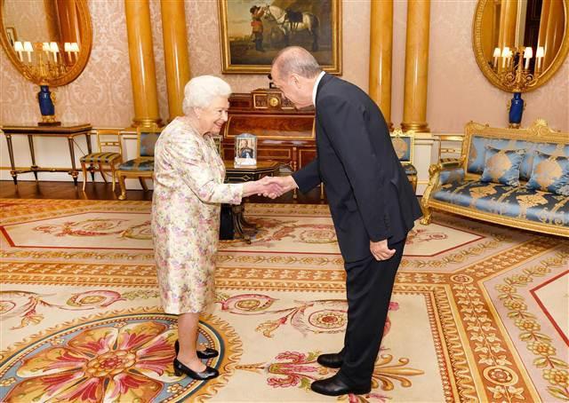 Erdoğan meets with Queen Elizabeth in UK