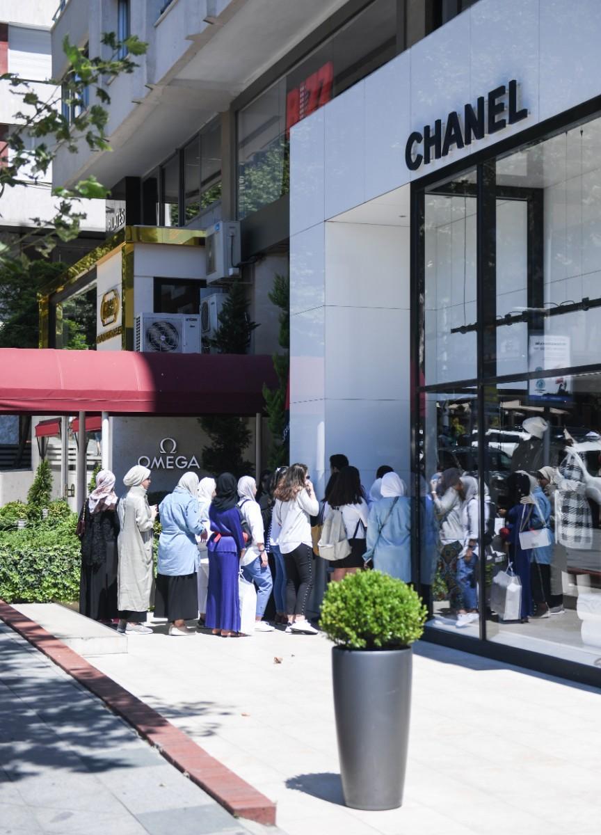 Turkey: Tourists flock to high-end shops - 'Prices are very CHEAP', World, News