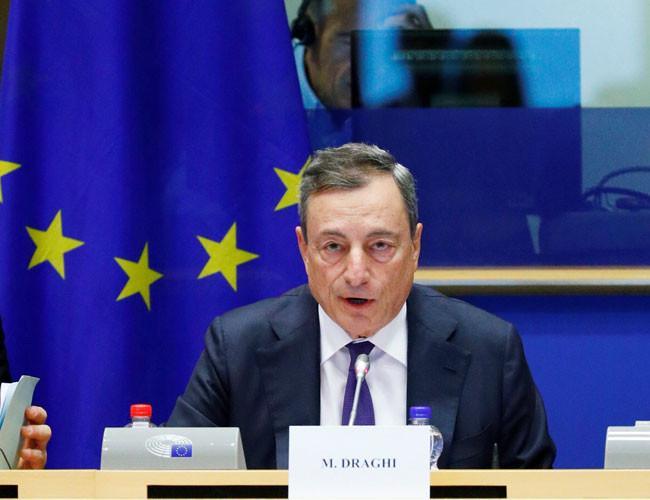 ECBs Draghi warns central banks independence under threat