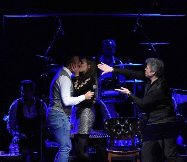 Aman ne yapıyorsunuz arkadaşlar Sahnede panik