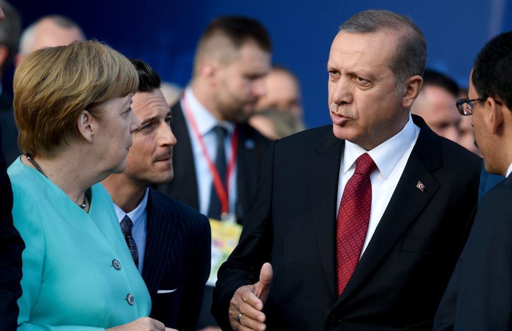 Erdoğan, Merkel discuss Syria and migrants over phone