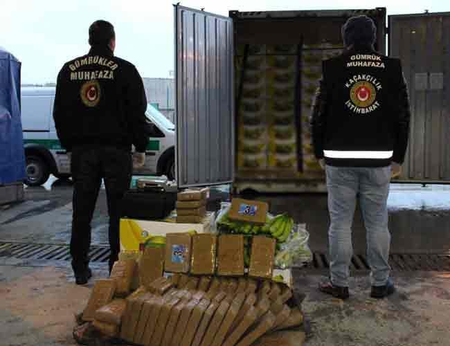 80 kg of cocaine seized in ship carrying bananas from Ecuador to Turkey