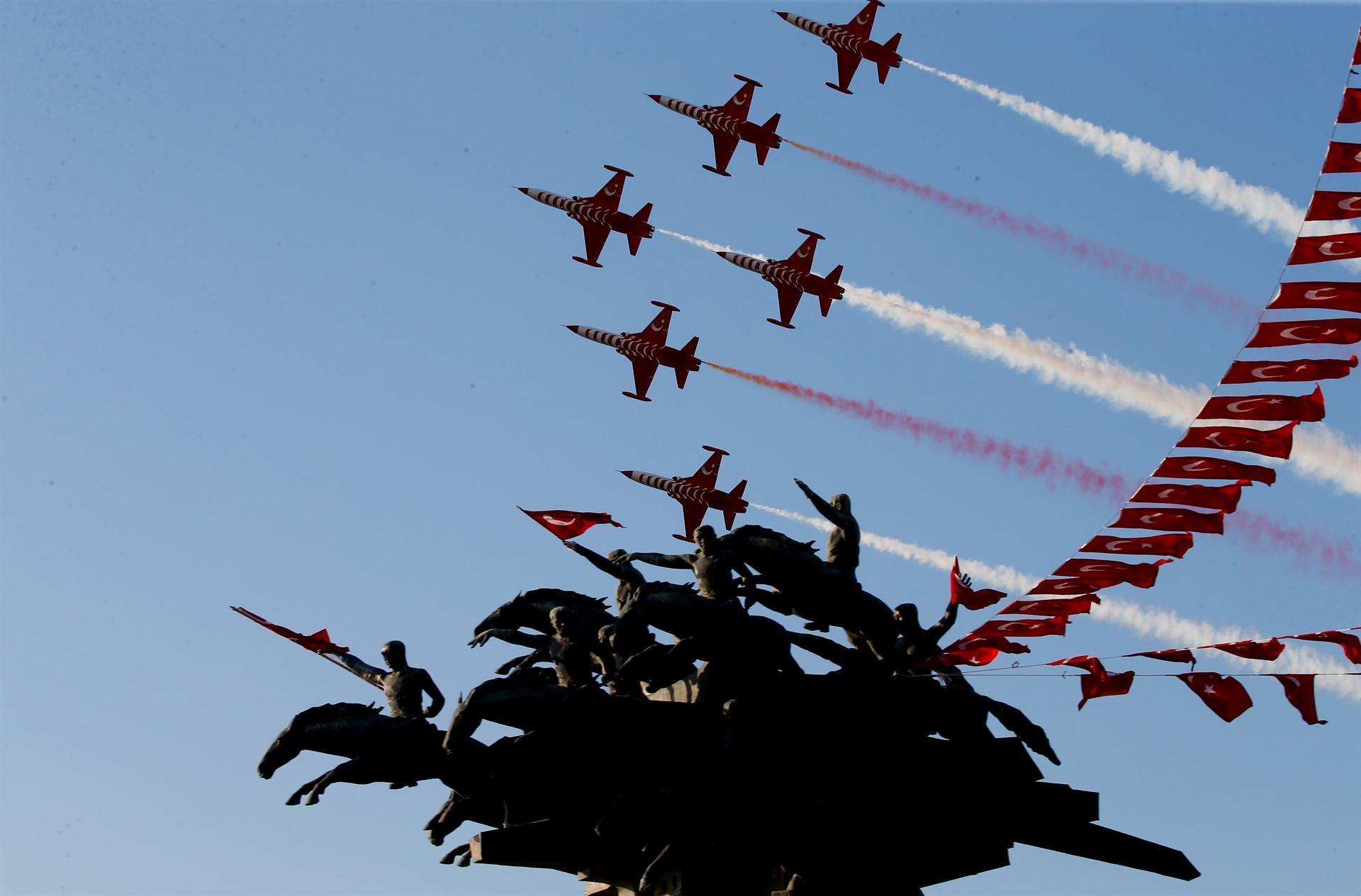 Turkey's İzmir marks 97th anniversary of Liberation Day Türkiye News