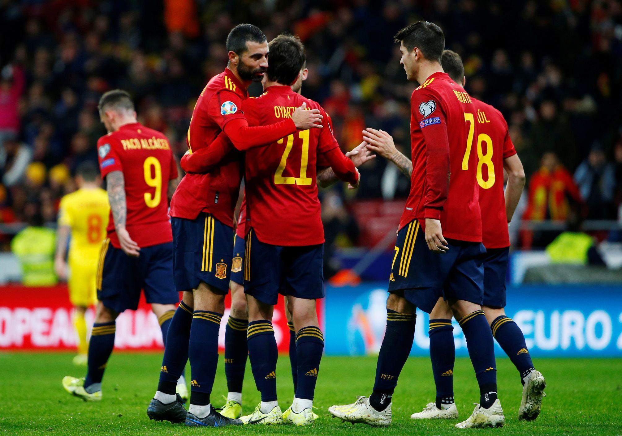 Сборная испании десятого. Сборная испании 2018. Марокко испания футбол. Сборная испании золотая. Петри сборная испании.