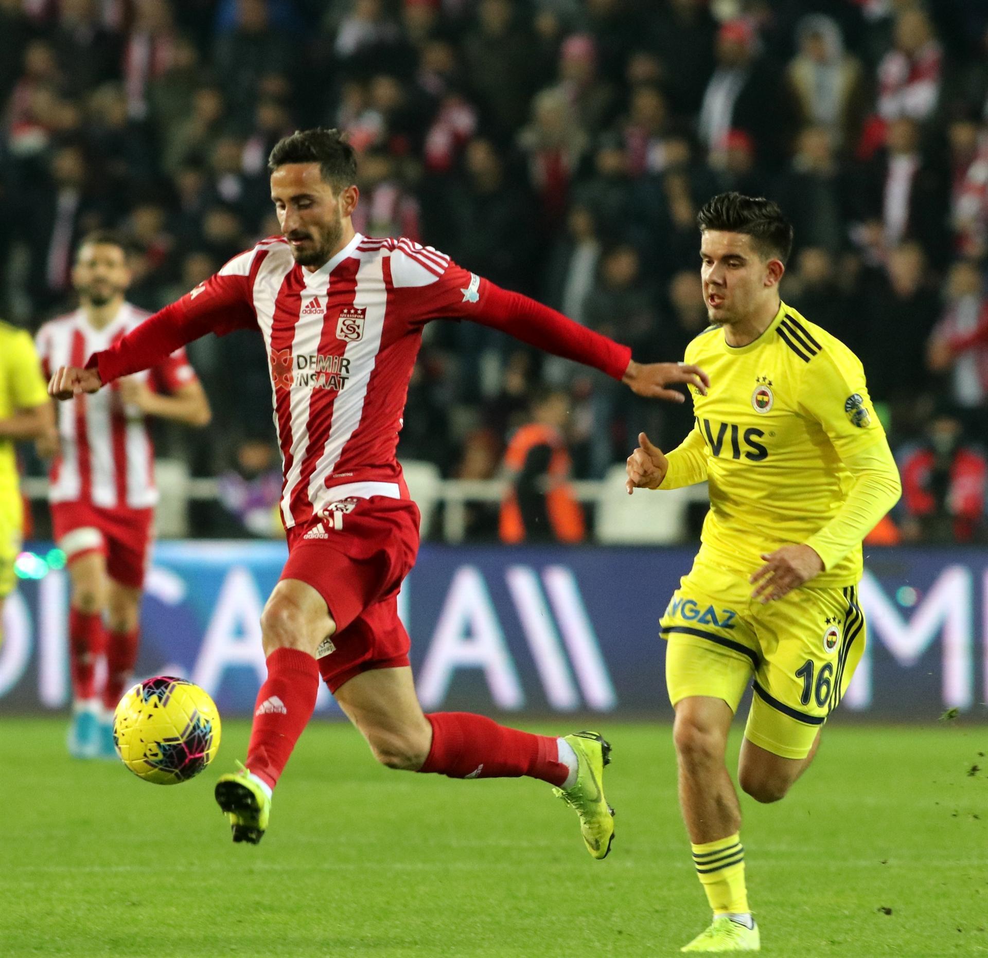 Sivasspor beats Fenerbahçe, remains atop Süper Lig standings Turkish News