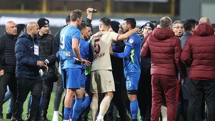 Galatasaray'da Kaptanlar Birbirlerinin üzerine Yürüdü! - Futbol Haberleri