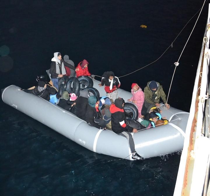 131 irregular migrants held off Turkeys western coast