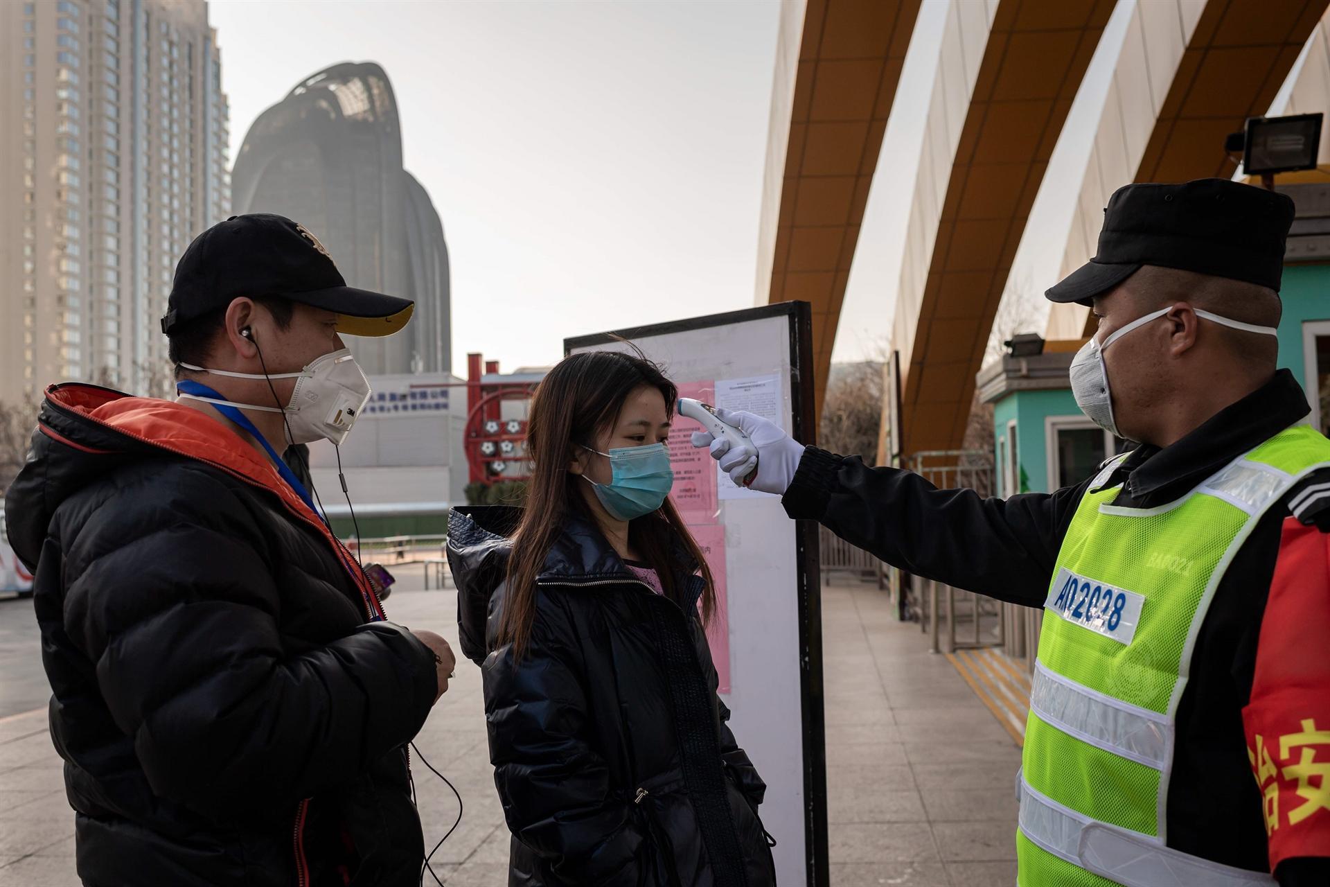 Video viral china. Asian Guards checking.