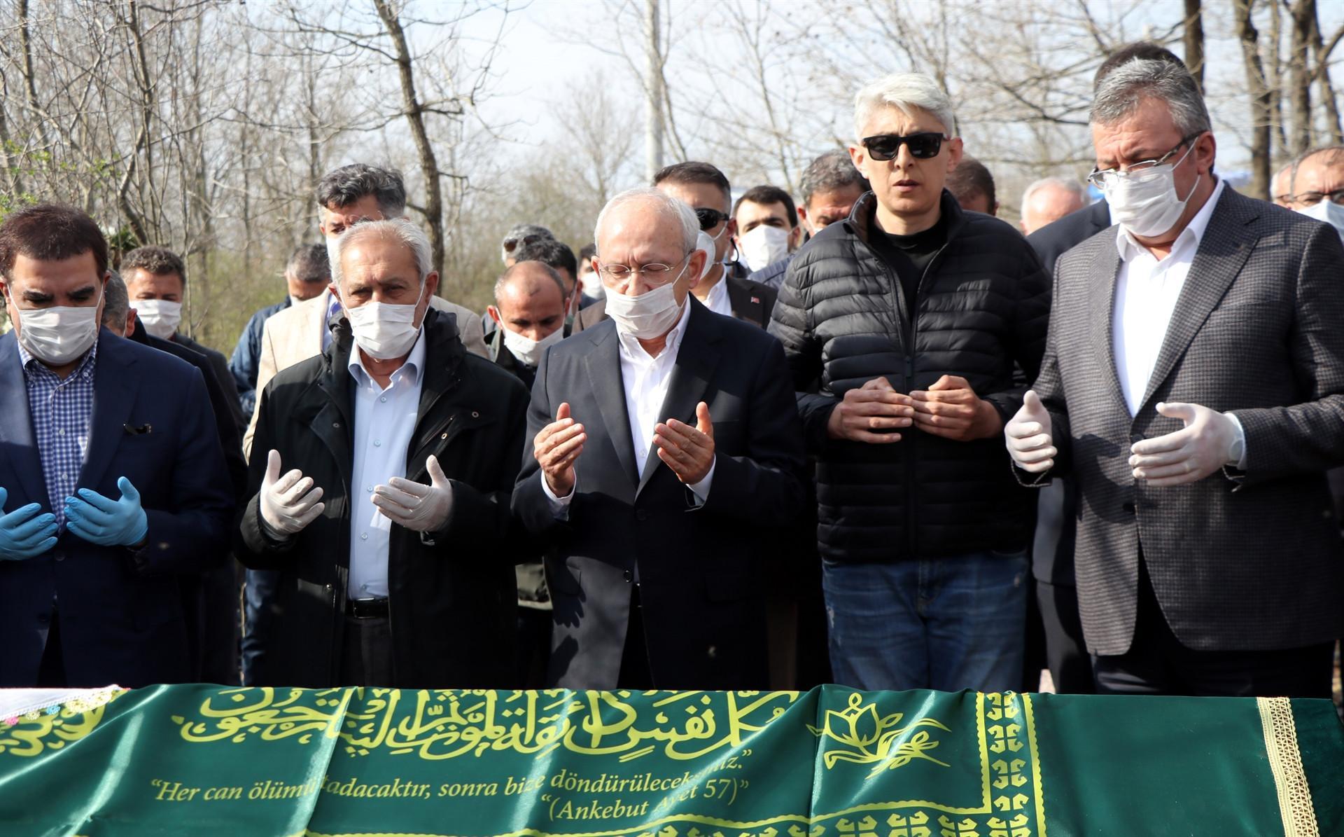 Erdoğan conveys condolences to main opposition leader Kılıçdaroğlu over sister’s death