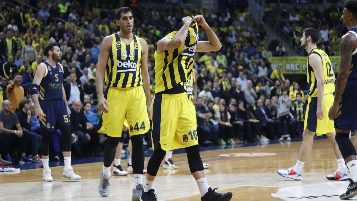 4 Fenerbahçe Beko players, staffers test positive for coronavirus