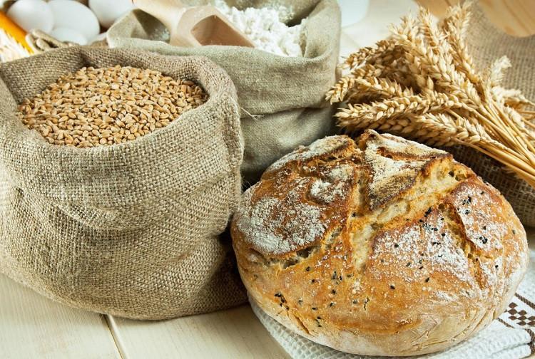 Turkish baker supports French hospital by baking bread
