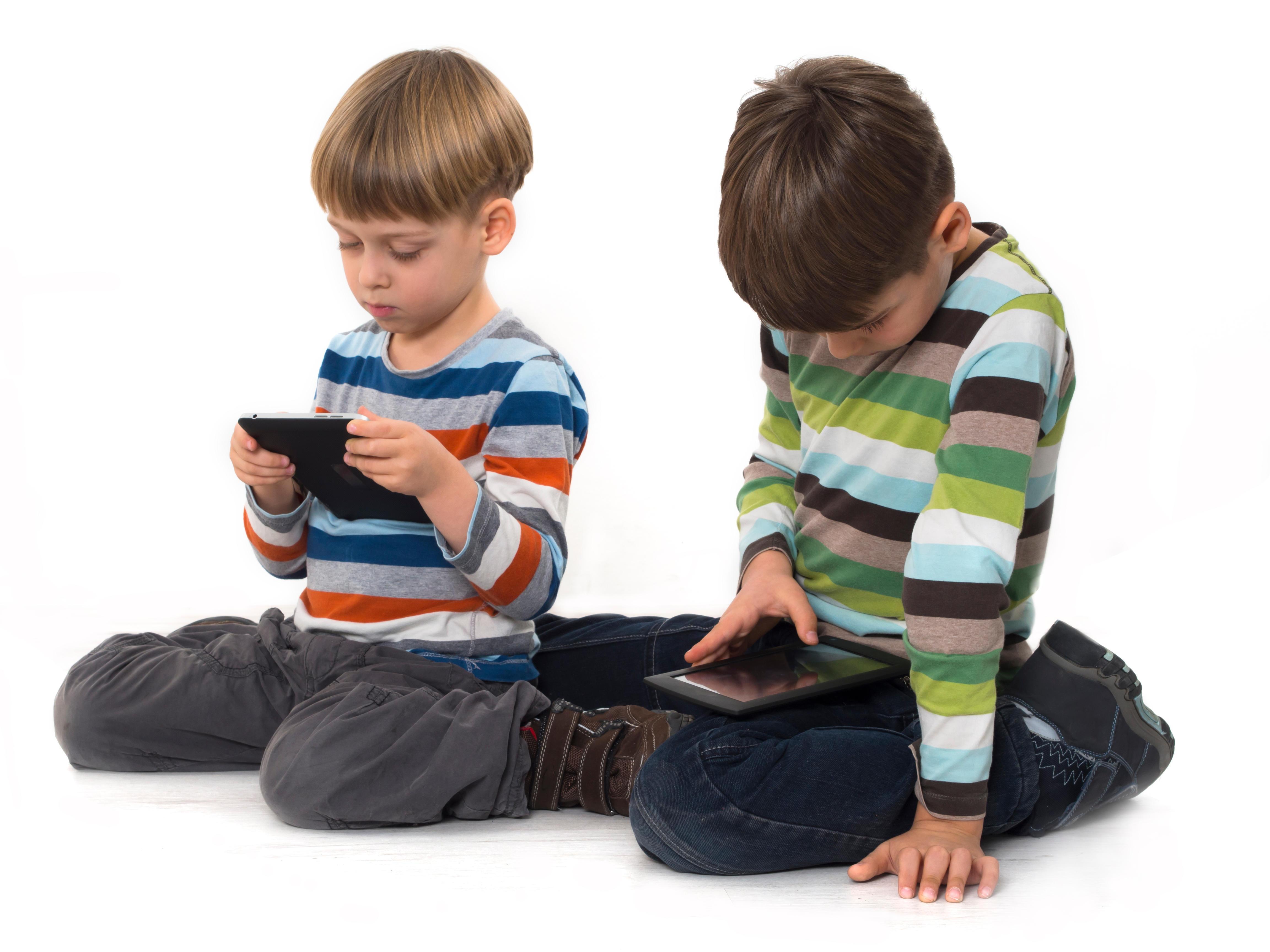 My brothers play computer games. Два мальчика играют в телефоны. Три мальчика играют в телефон на диване. Мальчик с игрой в руках в магазине. Boy playing Computer games.