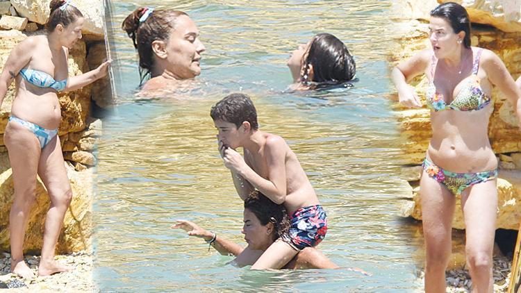 Demet akalin ve özlem yildiz plajda