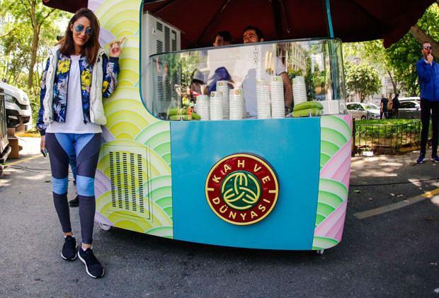 Kahve Dünyası baharı ünlü isimlerle kutladı