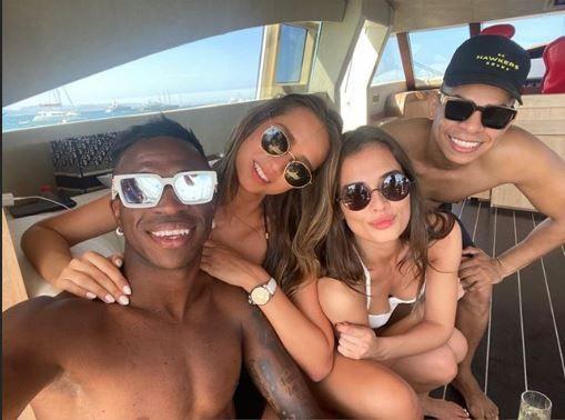 Real Madridin genç yıldızı Vinicius Junior ile ünlü Türk model Elif Aksu yine buluştu