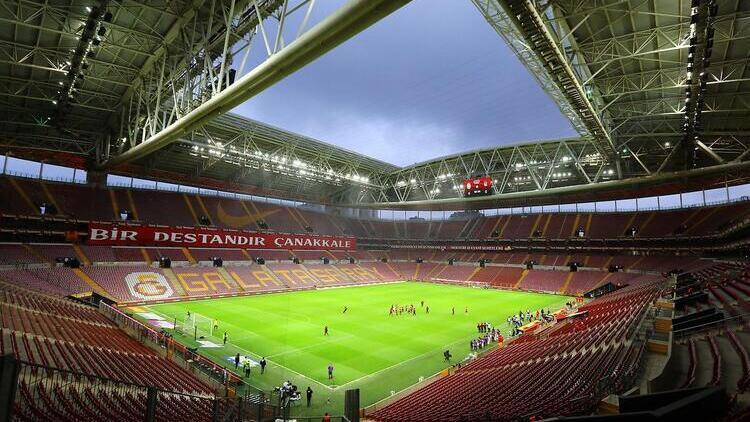 Turkey to partially reopen football to fans in October