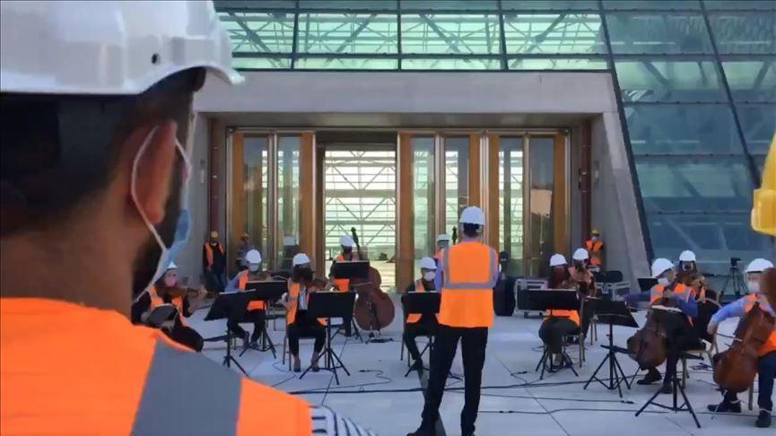 Concert hall construction workers get special classical music treat