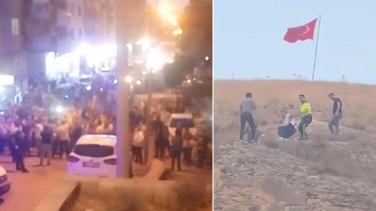 Ortalığı karıştıran iddia: Türk bayrağını indirmeye kalkışan kişiyi, linçten polis kurtardı - Son Dakika Haberleri