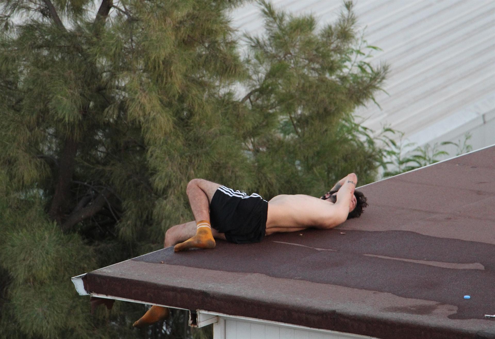 Man under alcohol’s influence blacks out on roof, saved in time