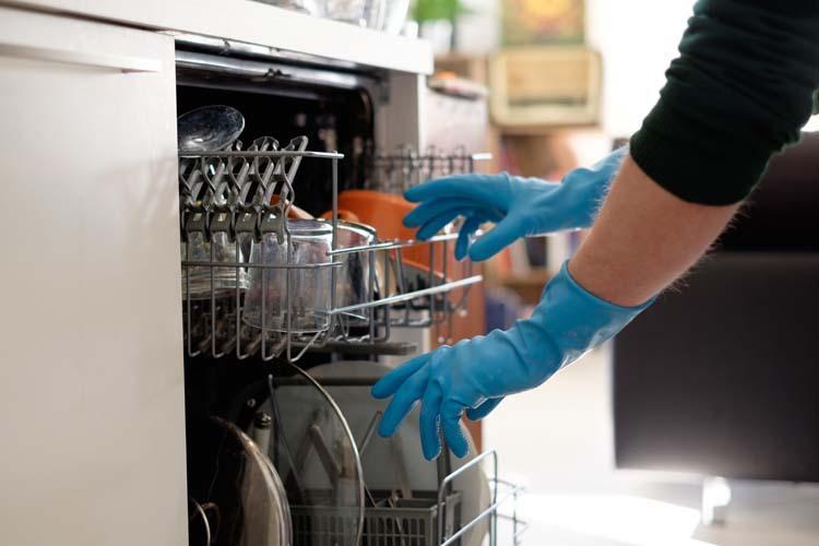 Bulaşık makinesinde yıkamamanız gereken mutfak eşyaları