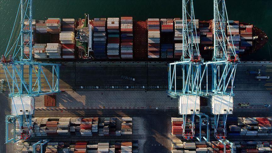 Turkeys foreign trade gap narrows 32.8% in January