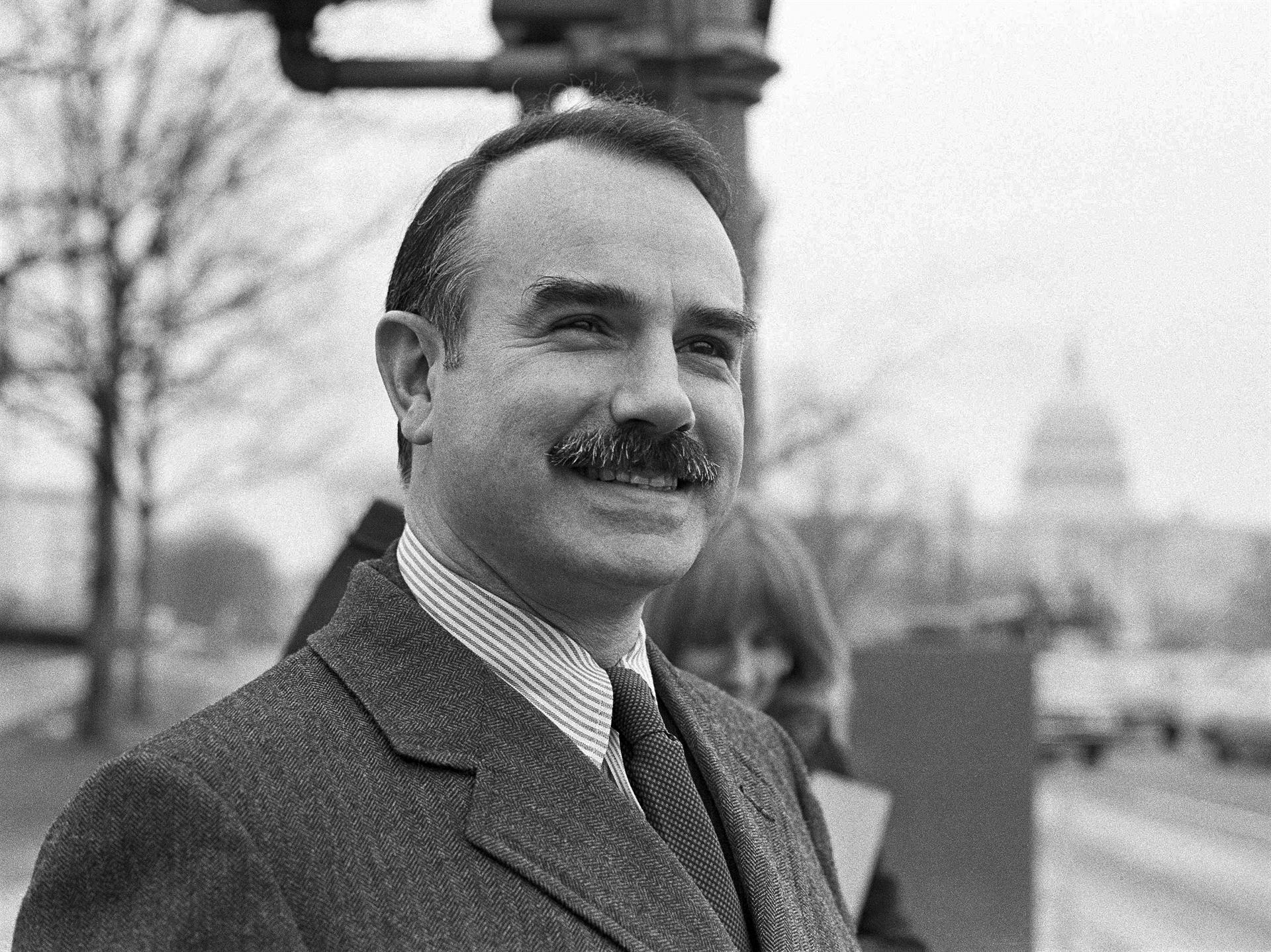 G Gordon Liddy, Watergate Mastermind, Dead At 90 - World News