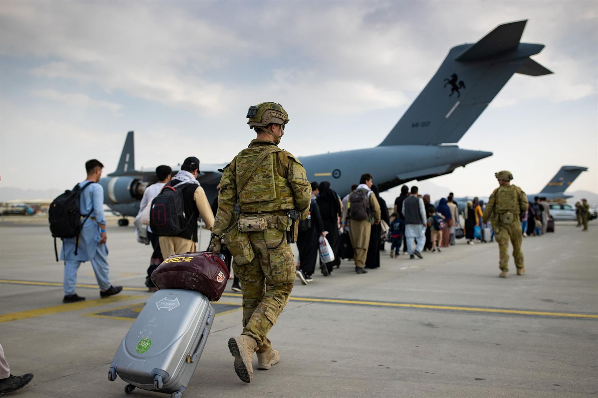 Western Nations Warn Of Terror Threat At Kabul Airport - World News