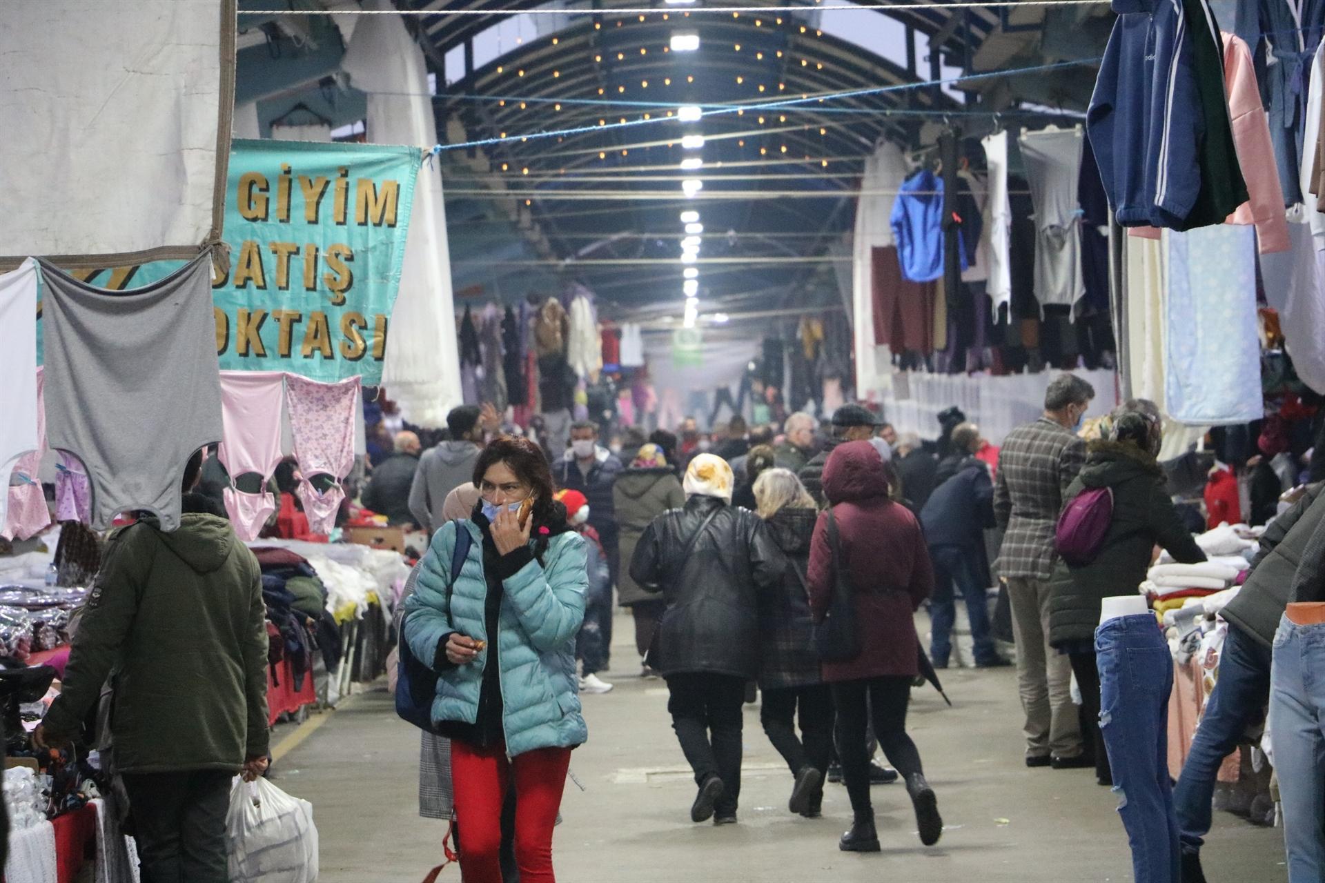 Turkey: Tourists flock to high-end shops - 'Prices are very CHEAP', World, News