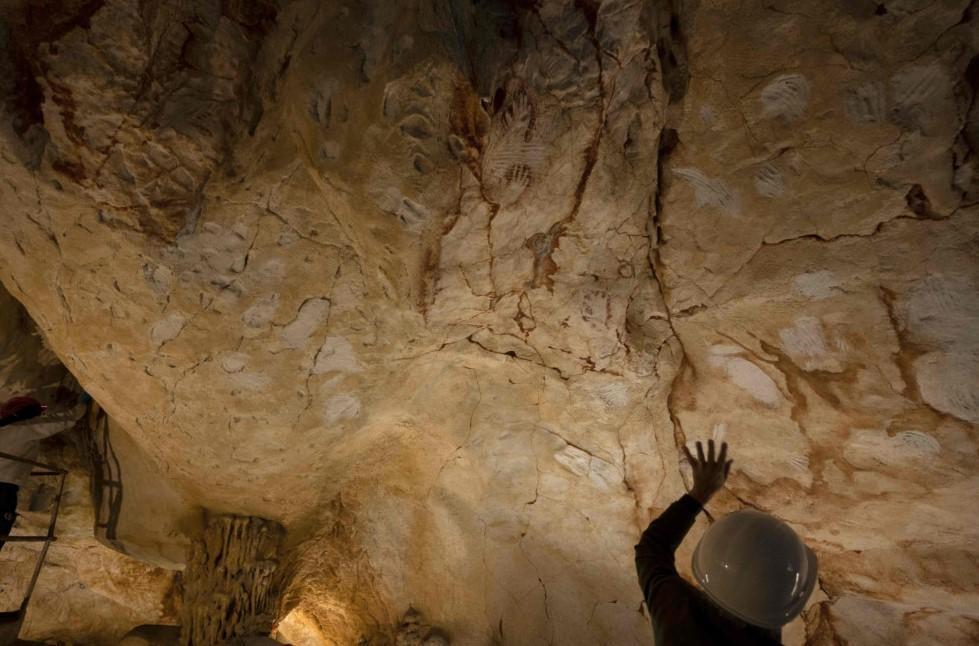 Race to save undersea Stone Age cave art masterpieces