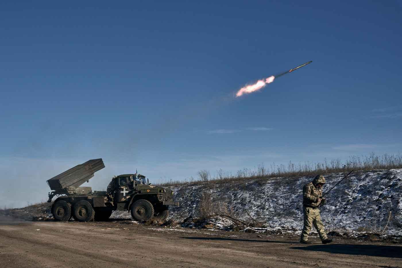 Ukrainian Officials Report Russian Missile Attack On Kiev - World News