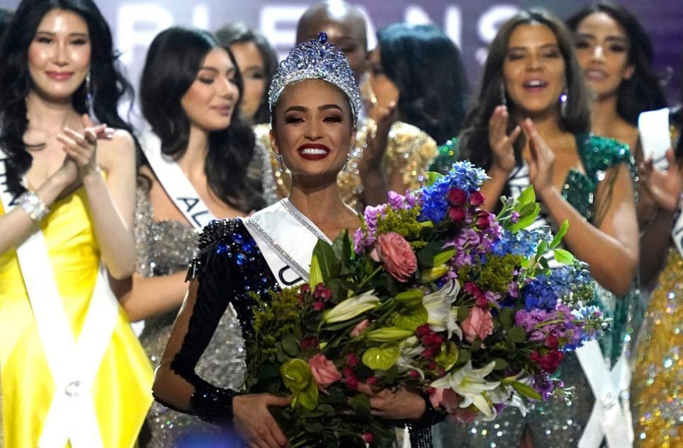 Miss USA R’Bonney Gabriel becomes Miss Universe