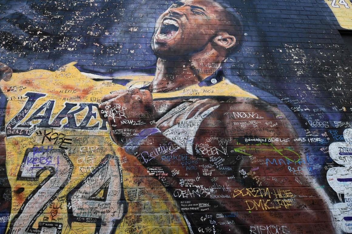 Kobe Bryant's Lakers Jersey Could Fetch a Record $7 Million at