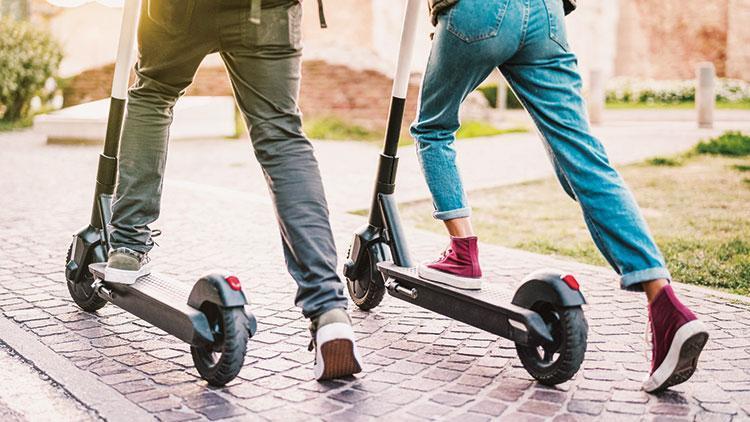 Ordinary life in the old district of Istanbul. two guys are riding along a  narrow street on one electric scooter. Turkey , Istanbul - 21.07.2020 Stock  Photo - Alamy