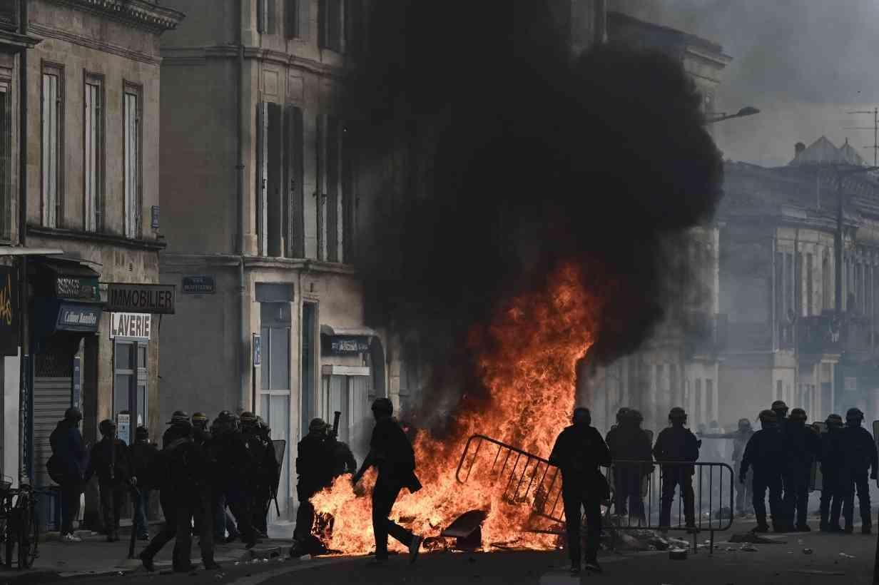 Eiffel Tower to close amid fears of more protests, violence