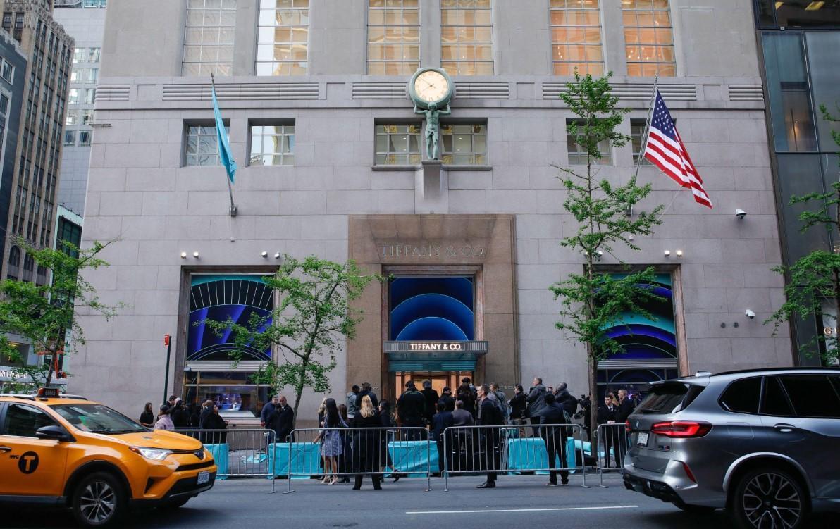 Tiffany reopens flagship New York store under French management