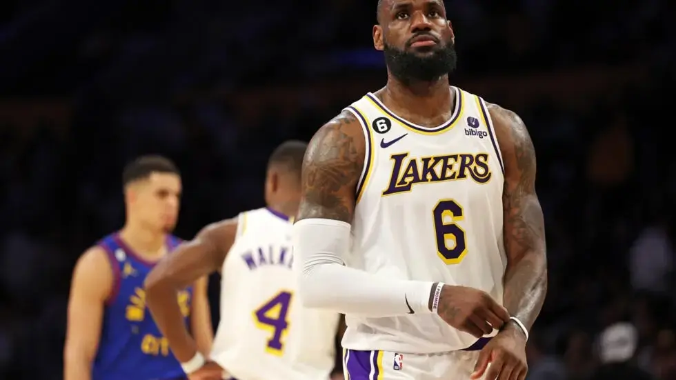 Lakers' LeBron James returns to MSG on brink of history