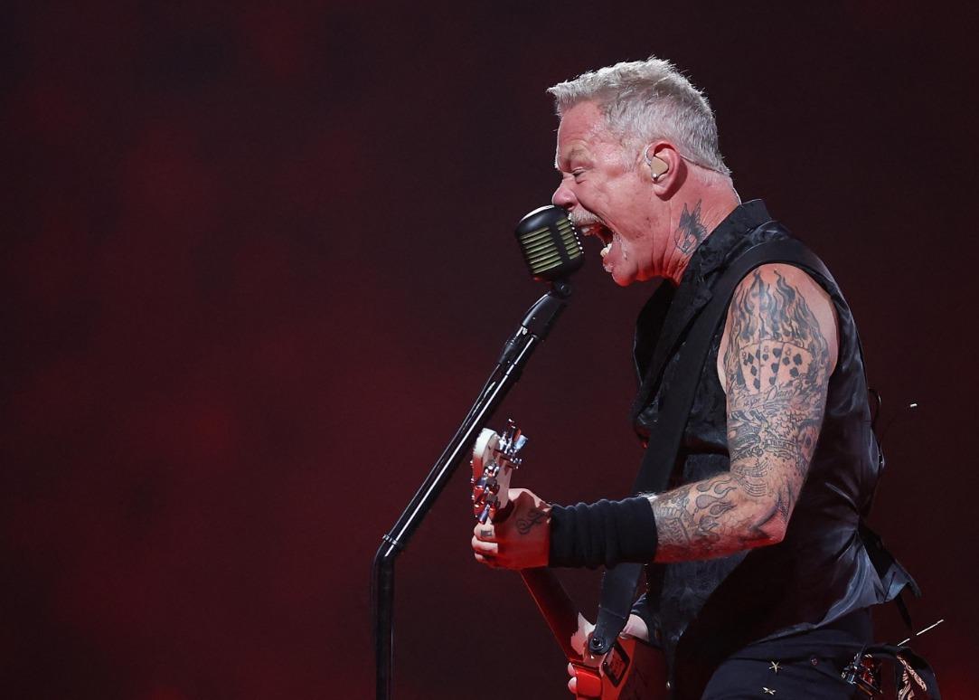 Metallica Postpones Arizona Concert After James Hetfield Tests Positive for  COVID