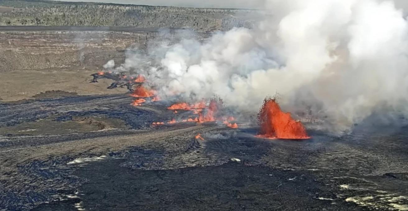 Hawaii Volcano Kilauea Erupts After Nearly Two Months Of Quiet - World News