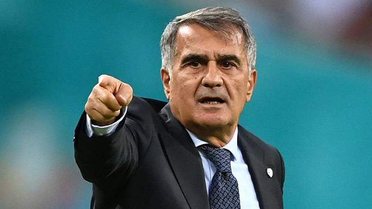 Beşiktaş'ta Şenol Güneş'ten oyuncularına uyarı: Trabzonspor yenilgisine  takılıp kalmayın - Futbol Haberleri